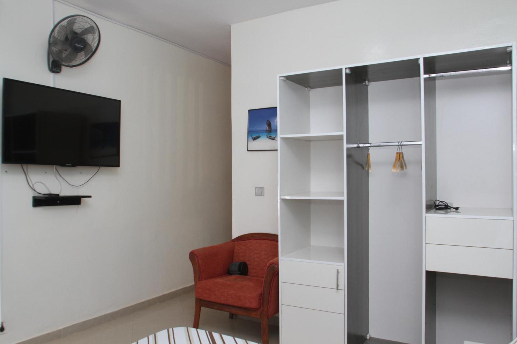 " Le Nid Douillet ", Un Fabuleux Studio, Calme, Cosy Et Bien Climatise Au Centre De Saly Exterior foto